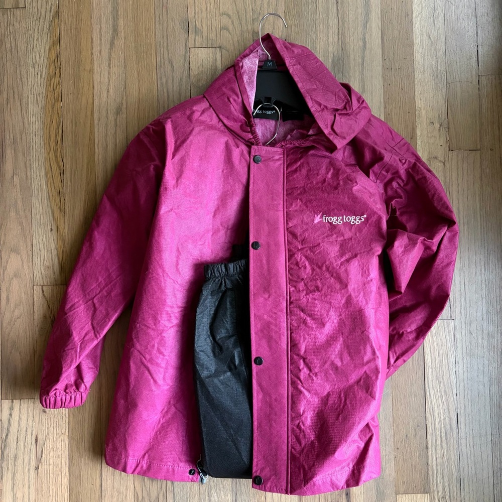 NWOT Girls’ Frogg Toggs Rainsuit, Pink, Size Medium